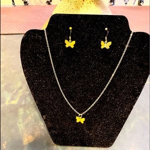 😍Beautiful Butterfly Necklace and Earrings Set😍